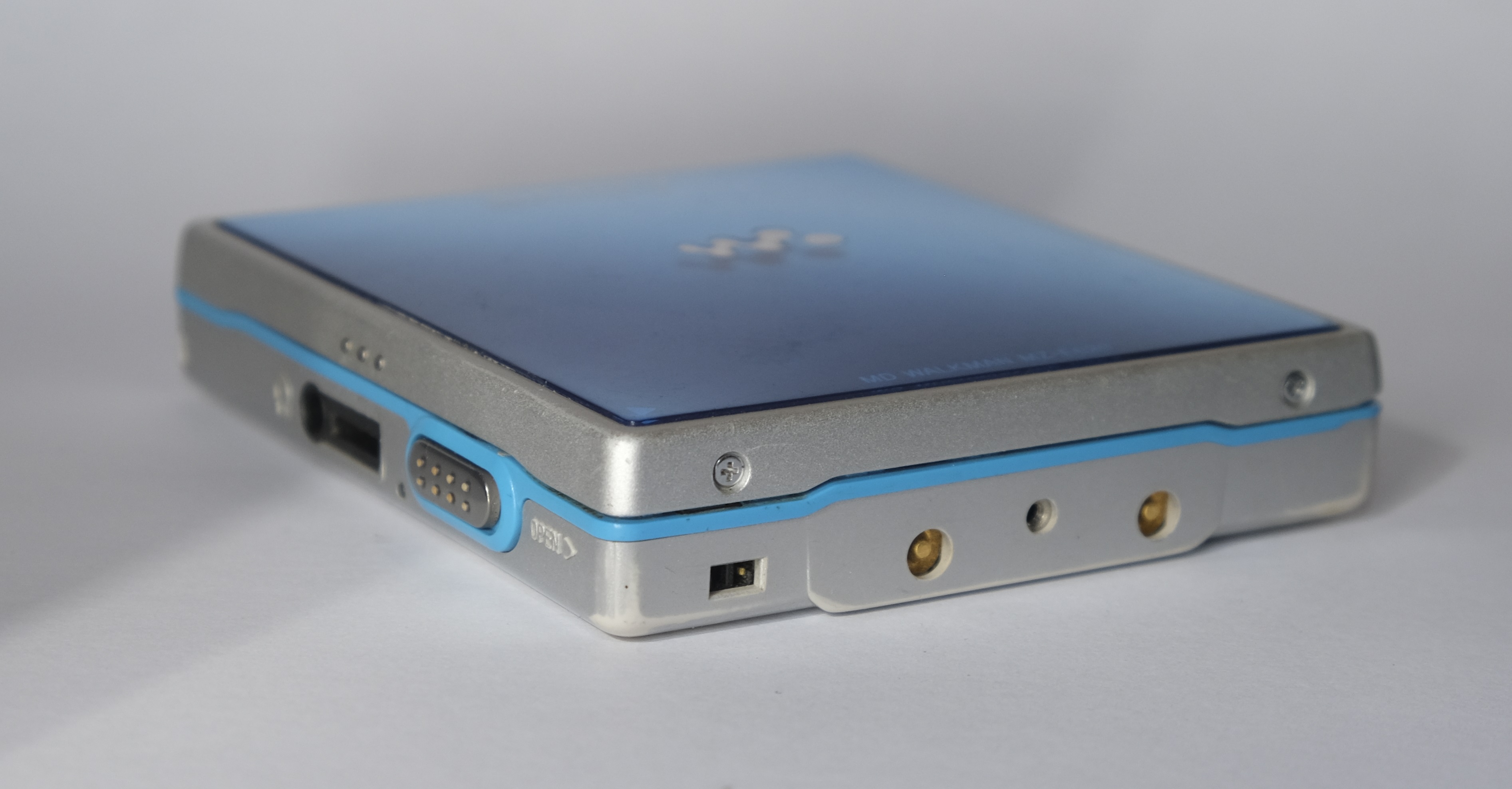 sony_mz_e620_blue_side1.jpg sony_mz_e620_blue_side1.jpg