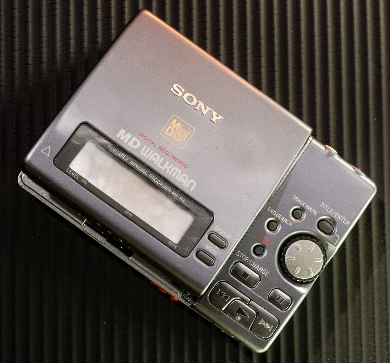 sony_mz-r3_main.jpg sony_mz-r3_main.jpg