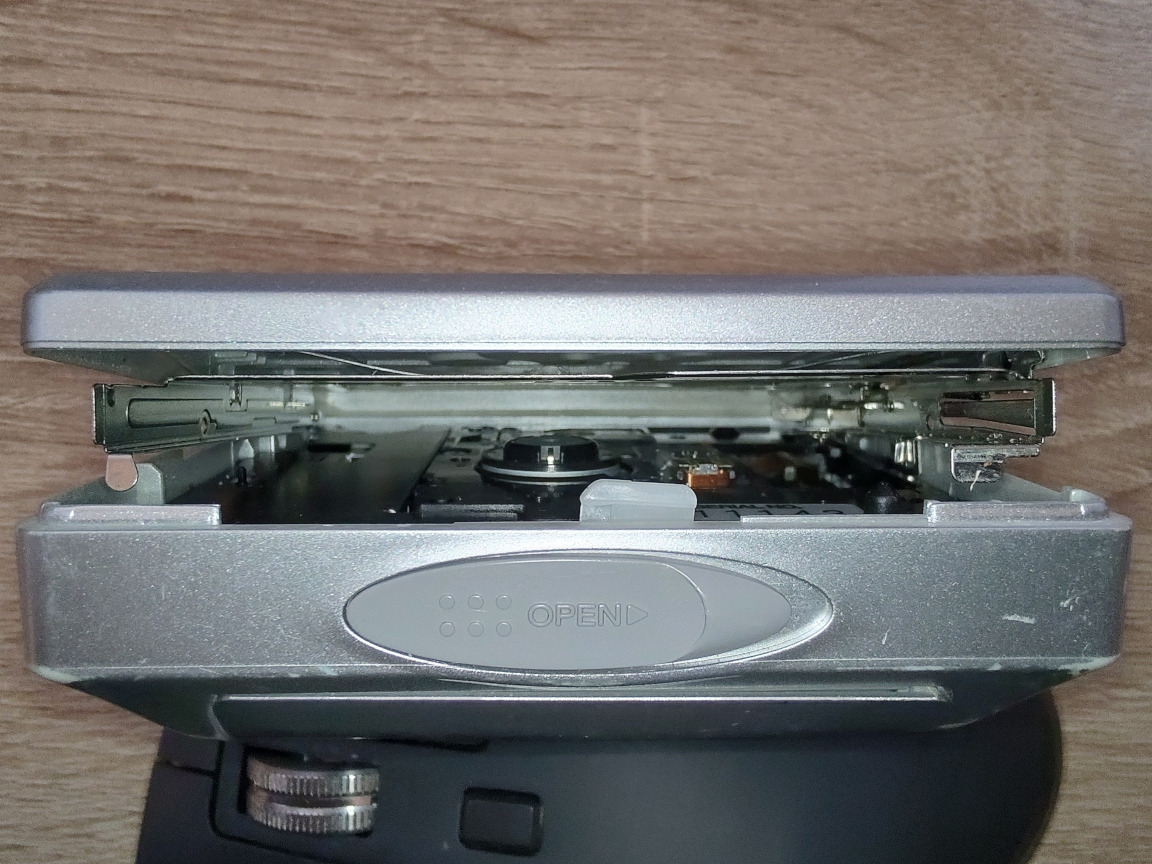 mz-e300_open.jpg mz-e300_open.jpg