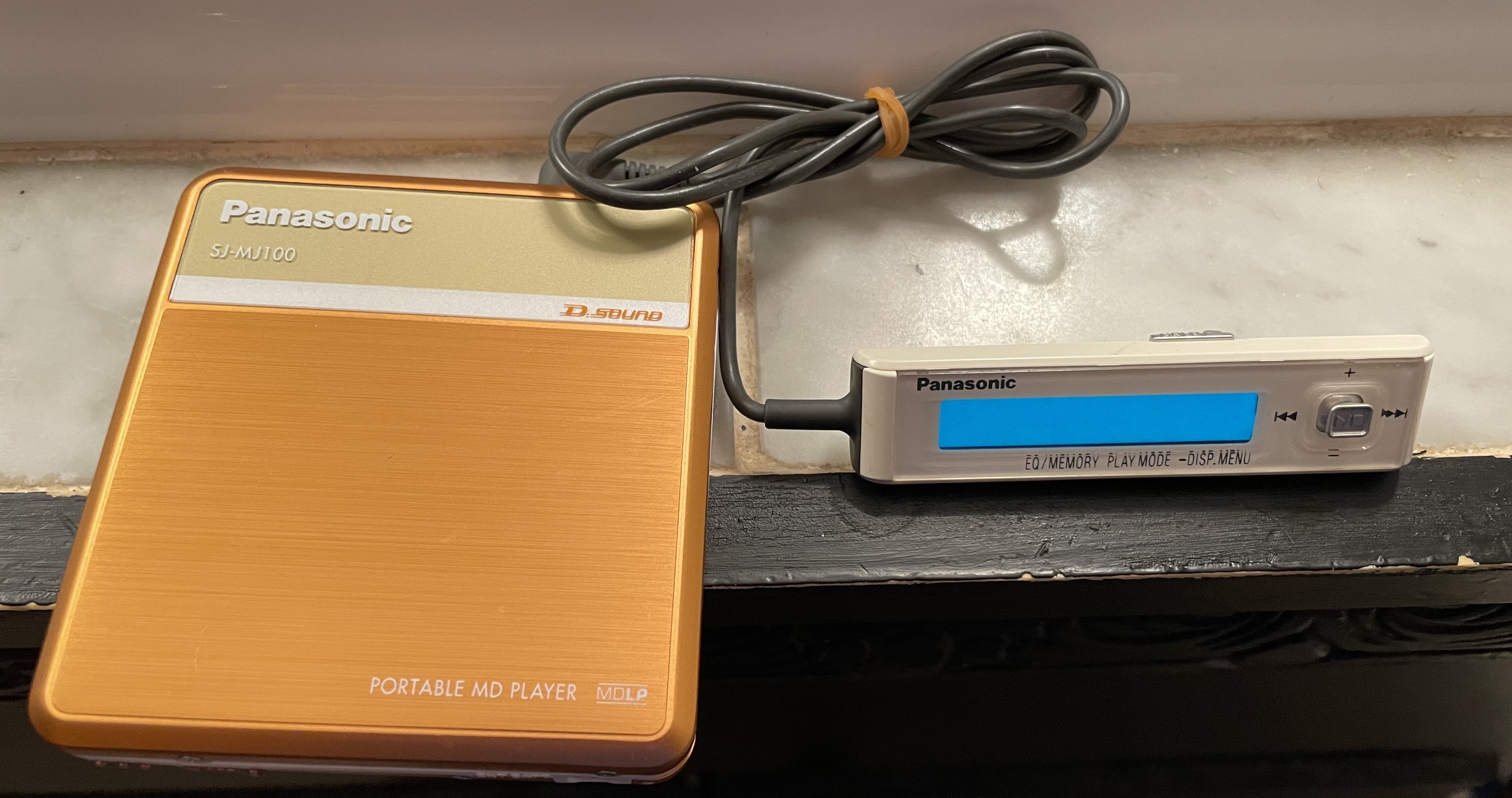sj_mj100d_front_remote.jpeg sj_mj100d_front_remote.jpeg