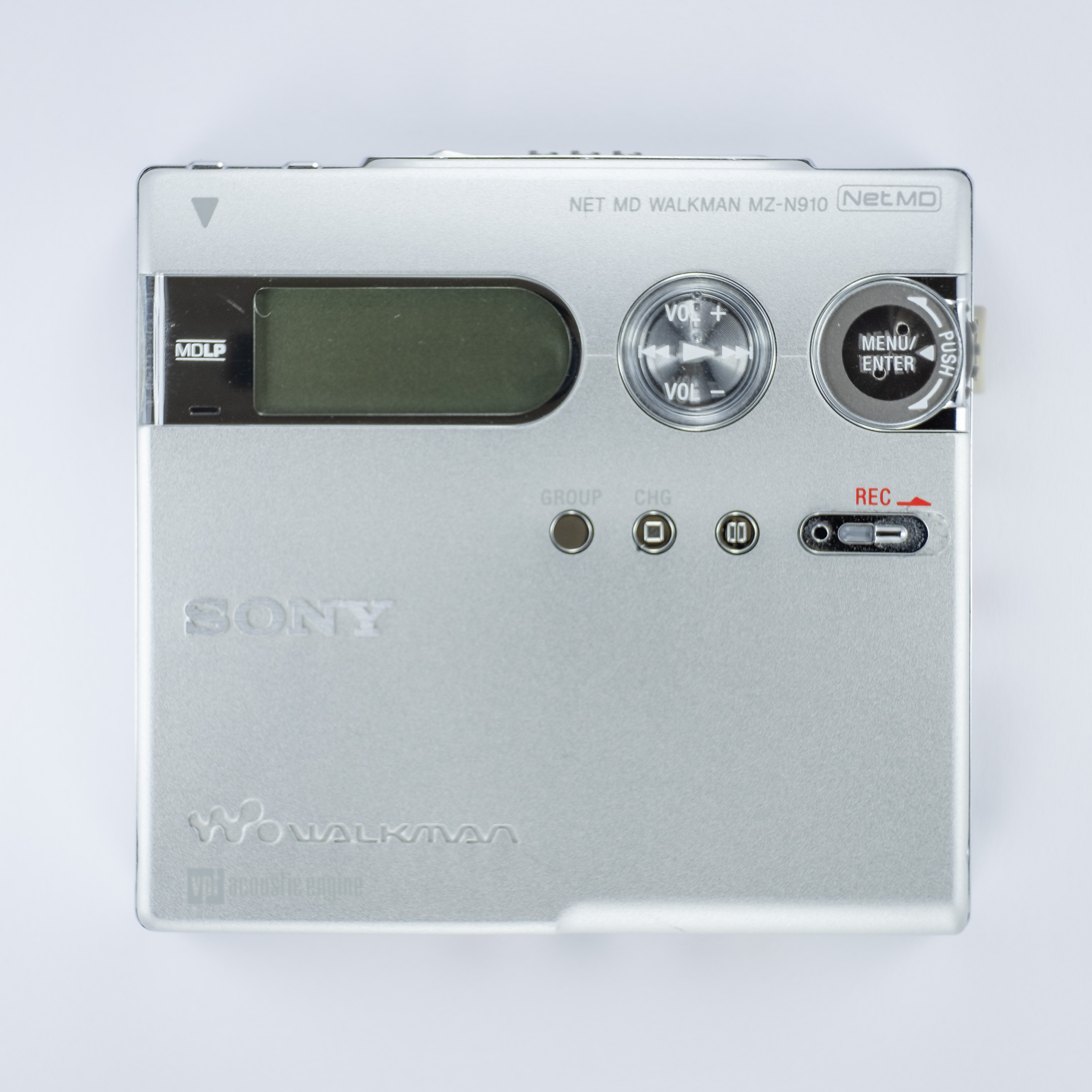 sony_mz_n910_silver_top.jpg sony_mz_n910_silver_top.jpg