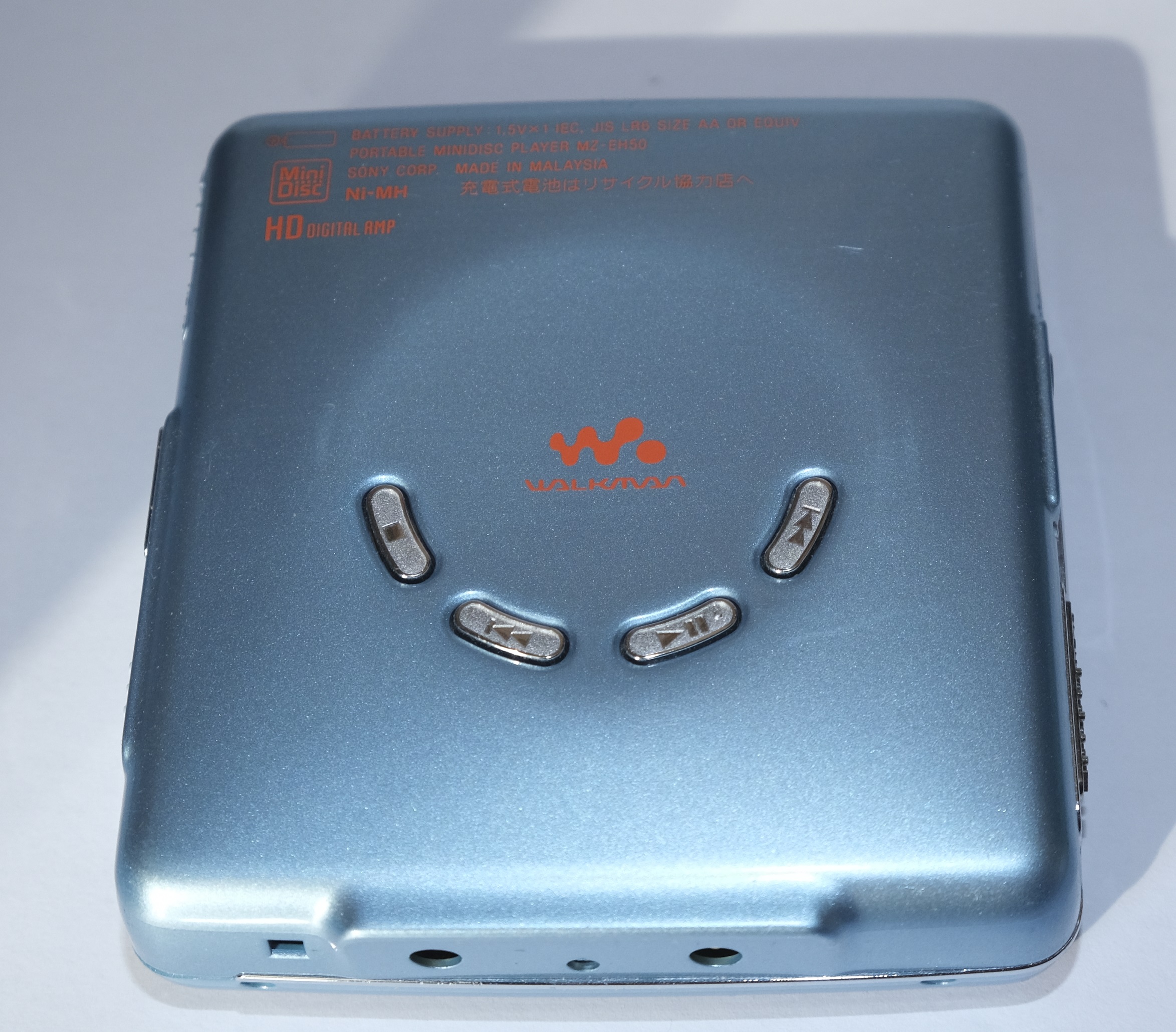 sony_mz_eh50_blue_bottom.jpg sony_mz_eh50_blue_bottom.jpg