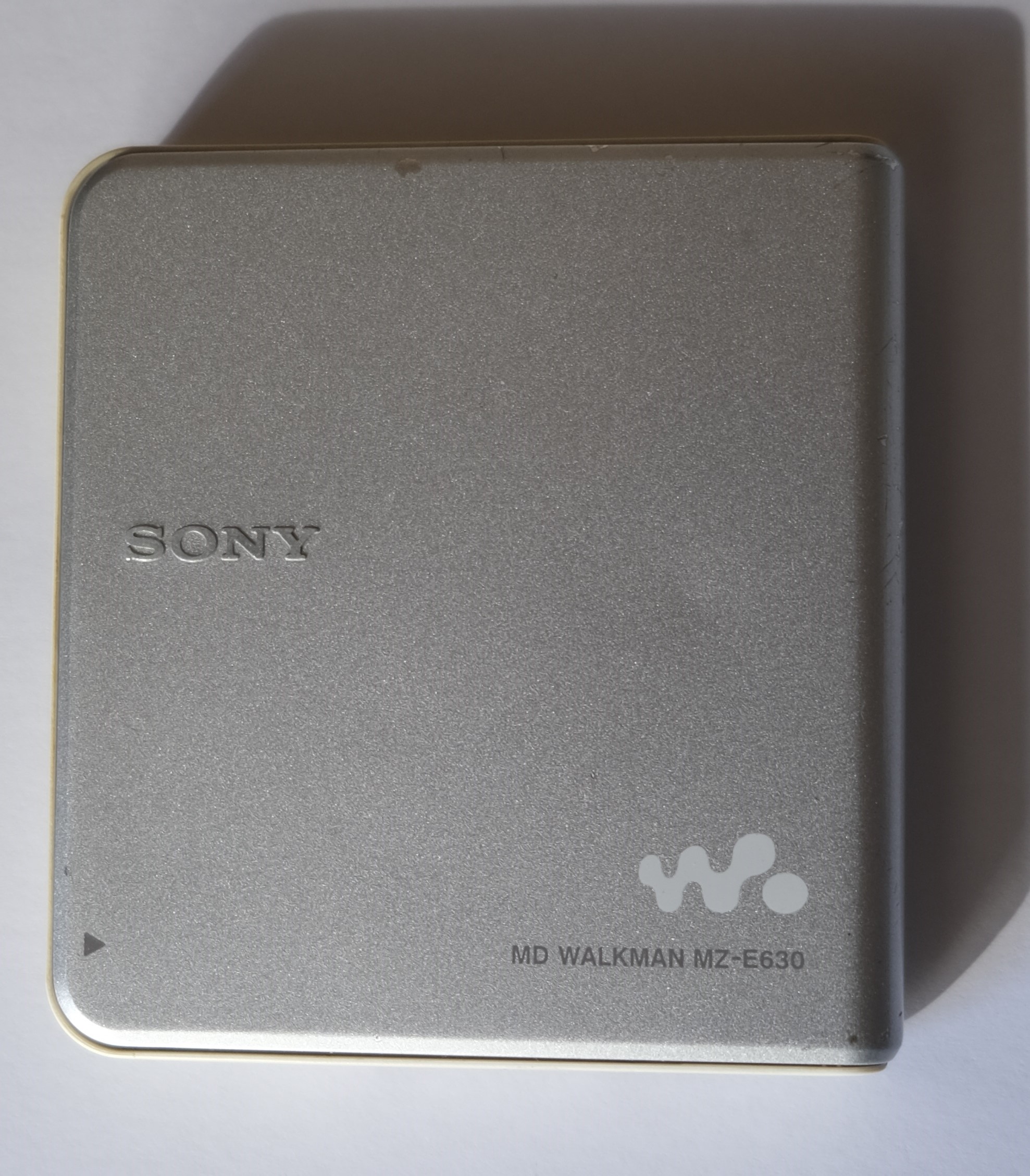 sony_mz_e630_silver_top.jpg sony_mz_e630_silver_top.jpg