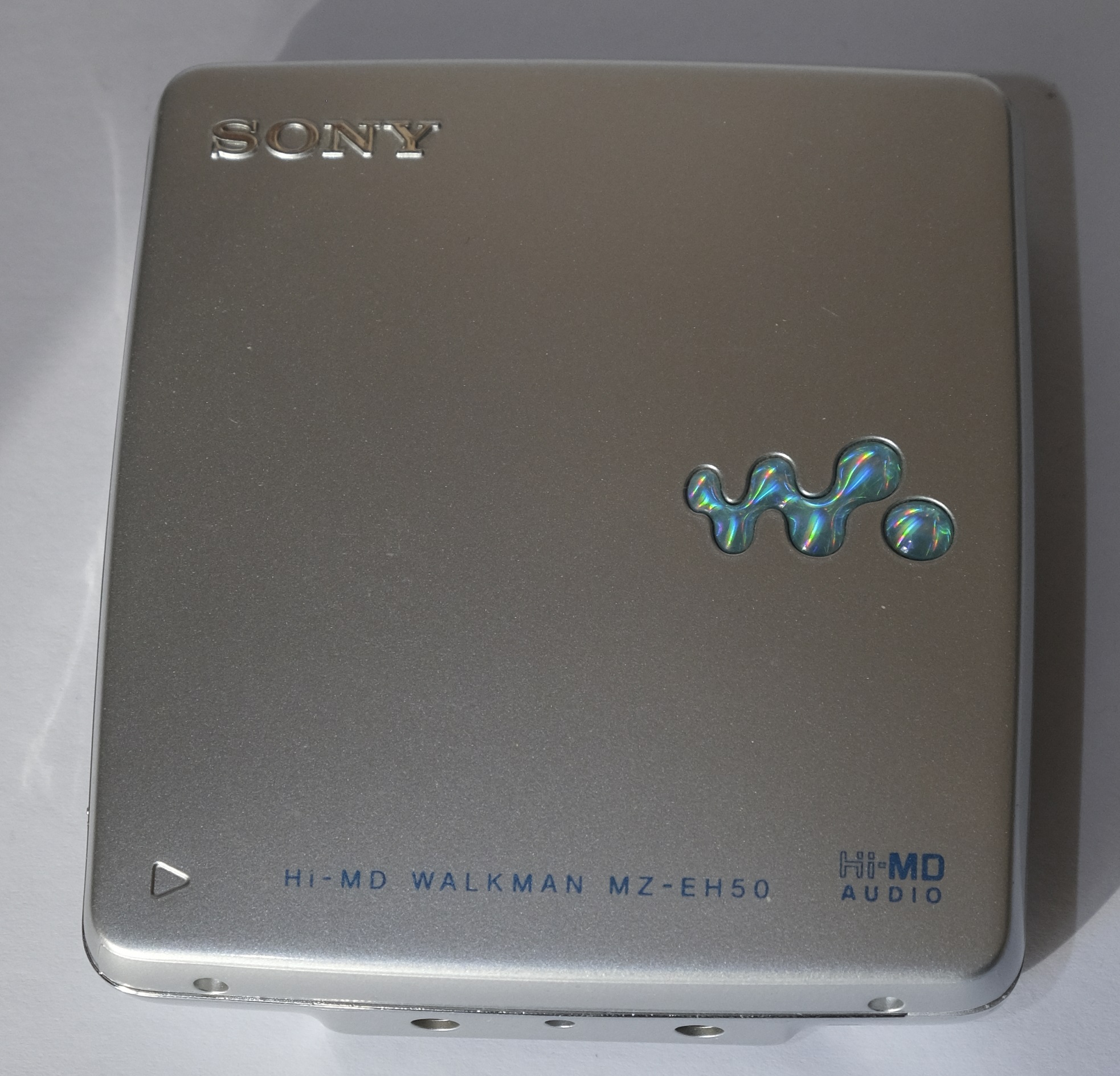 sony_mz_eh50_silver_top.jpg sony_mz_eh50_silver_top.jpg