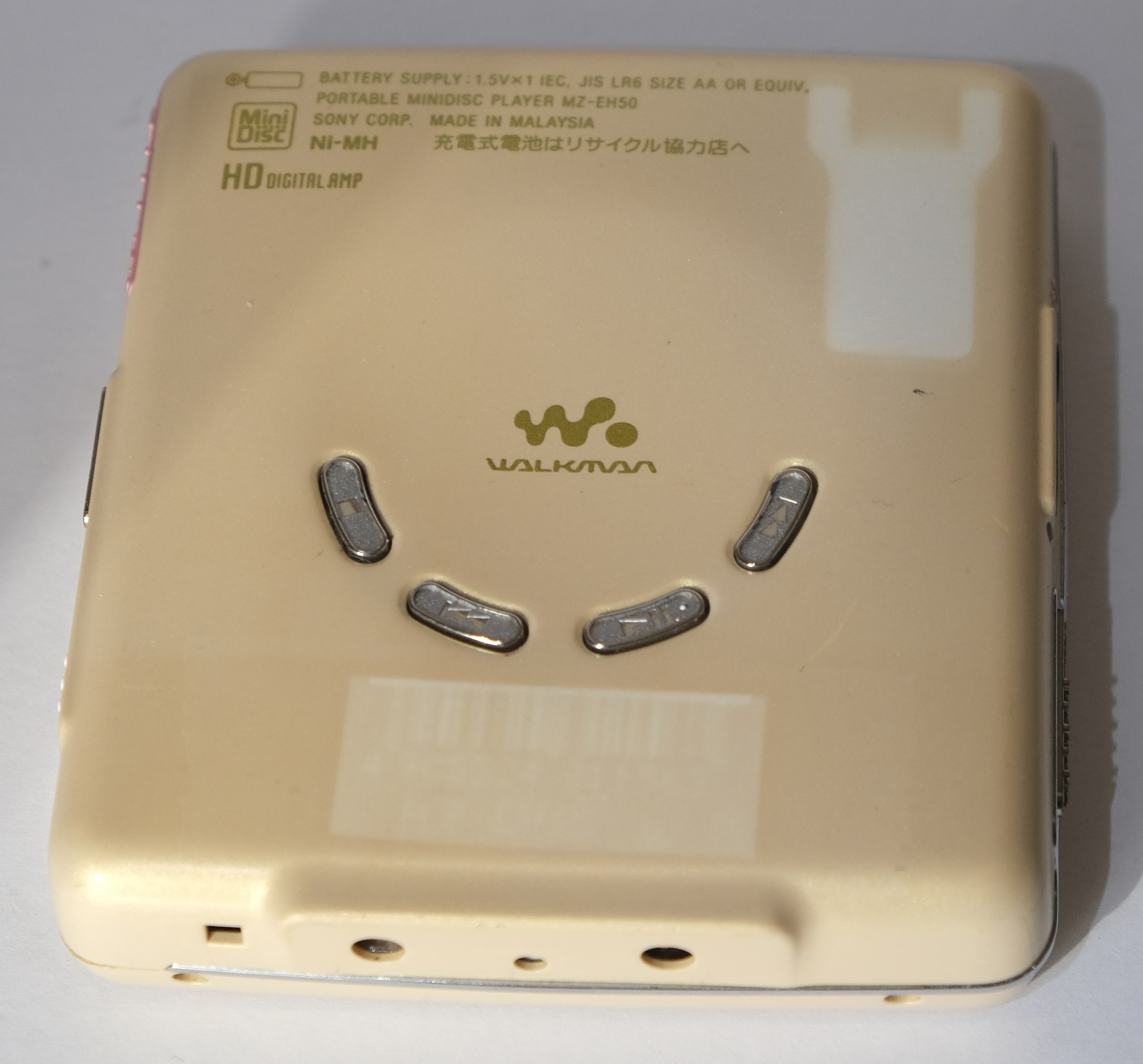 sony_mz_eh50_white_bottom.jpg sony_mz_eh50_white_bottom.jpg