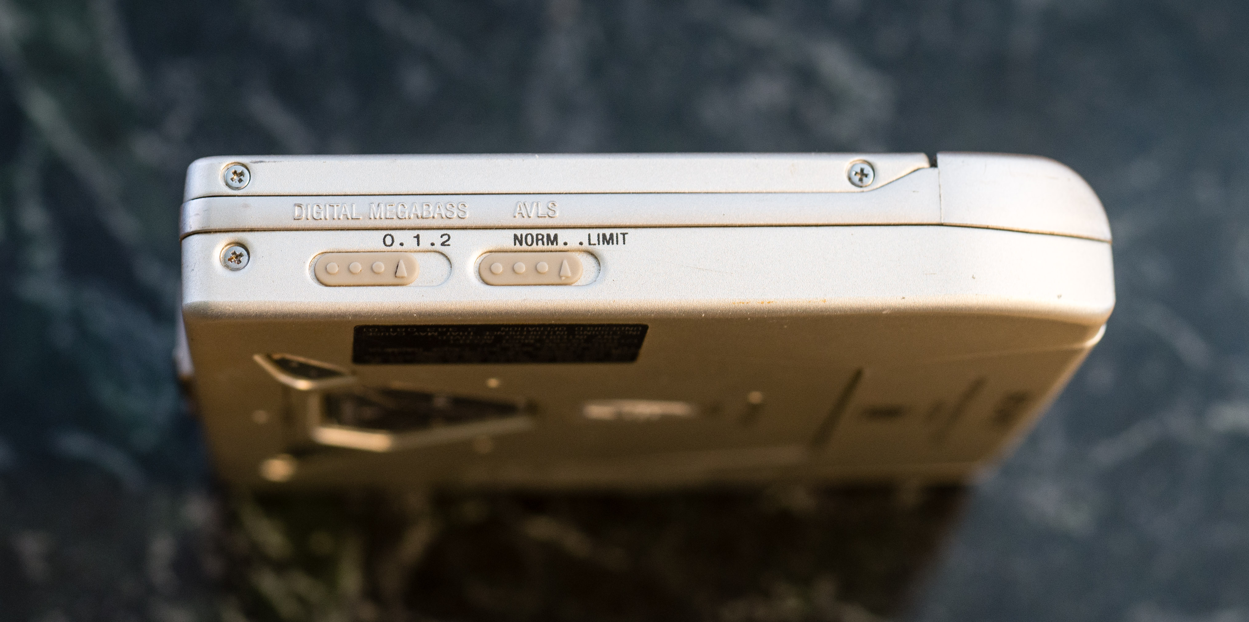 Sony MZ-E33 Right Sony MZ-E33 Right