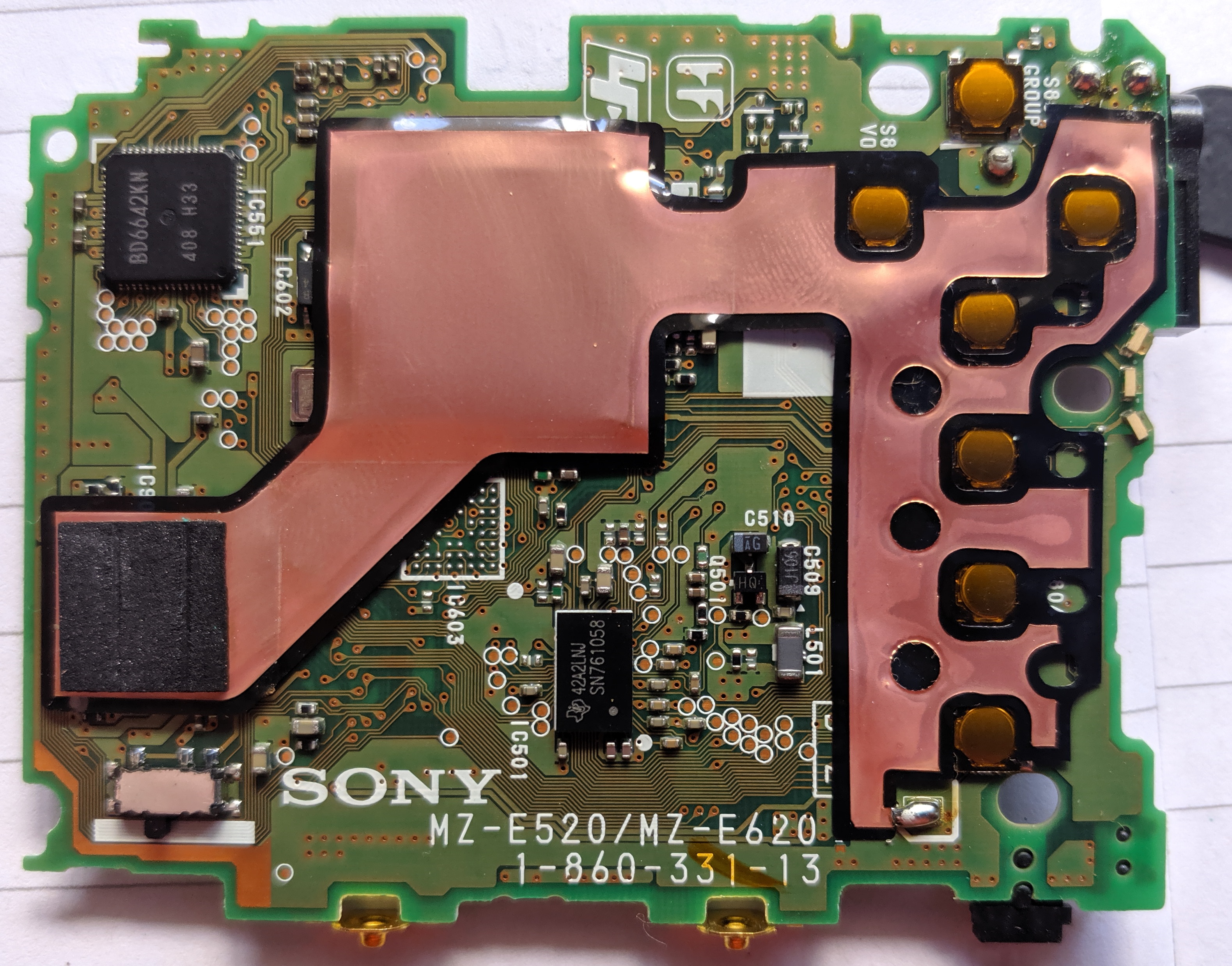 mz-e620-pcbrear.jpg mz-e620-pcbrear.jpg