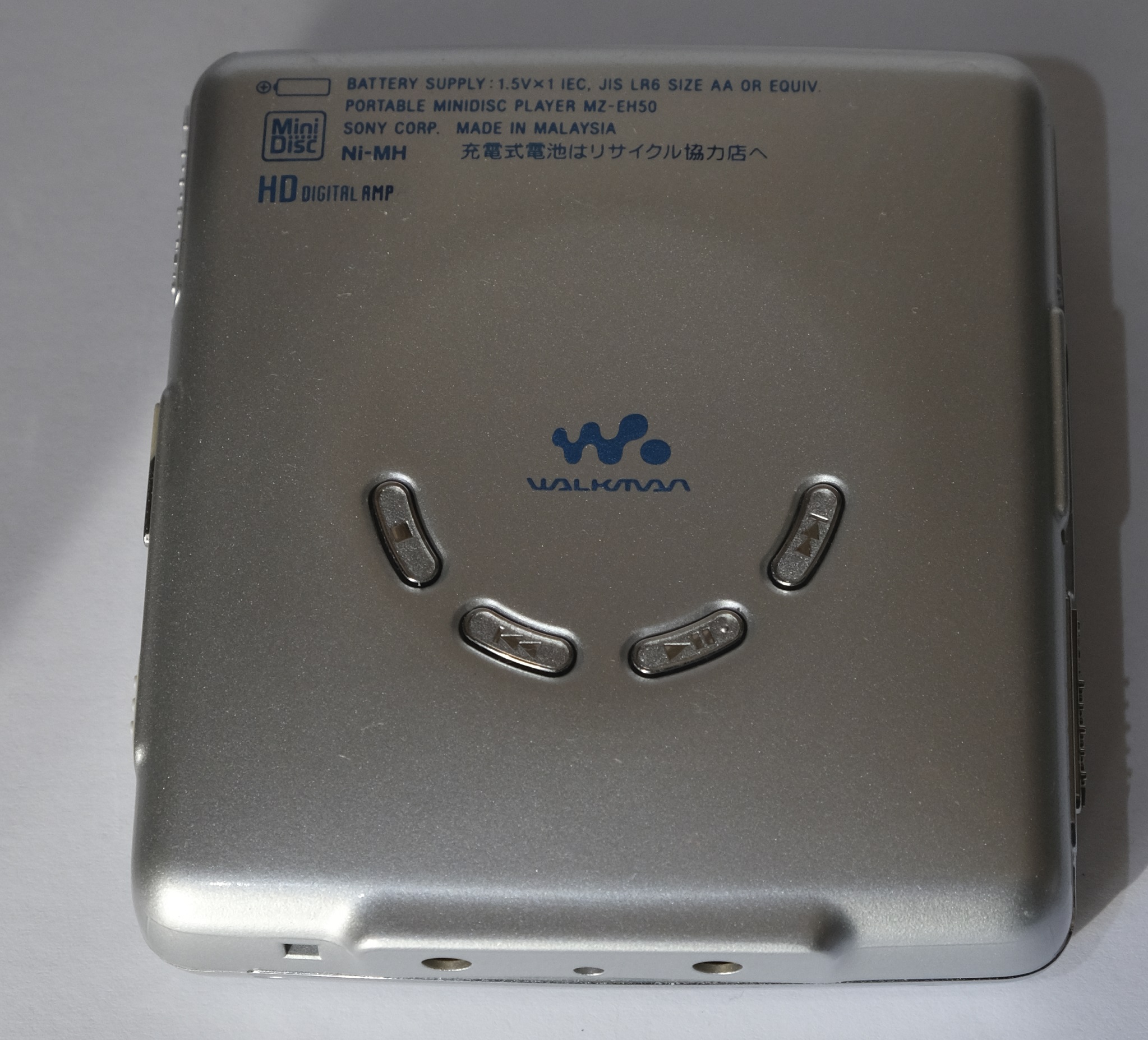 sony_mz_eh50_silver_bottom.jpg sony_mz_eh50_silver_bottom.jpg