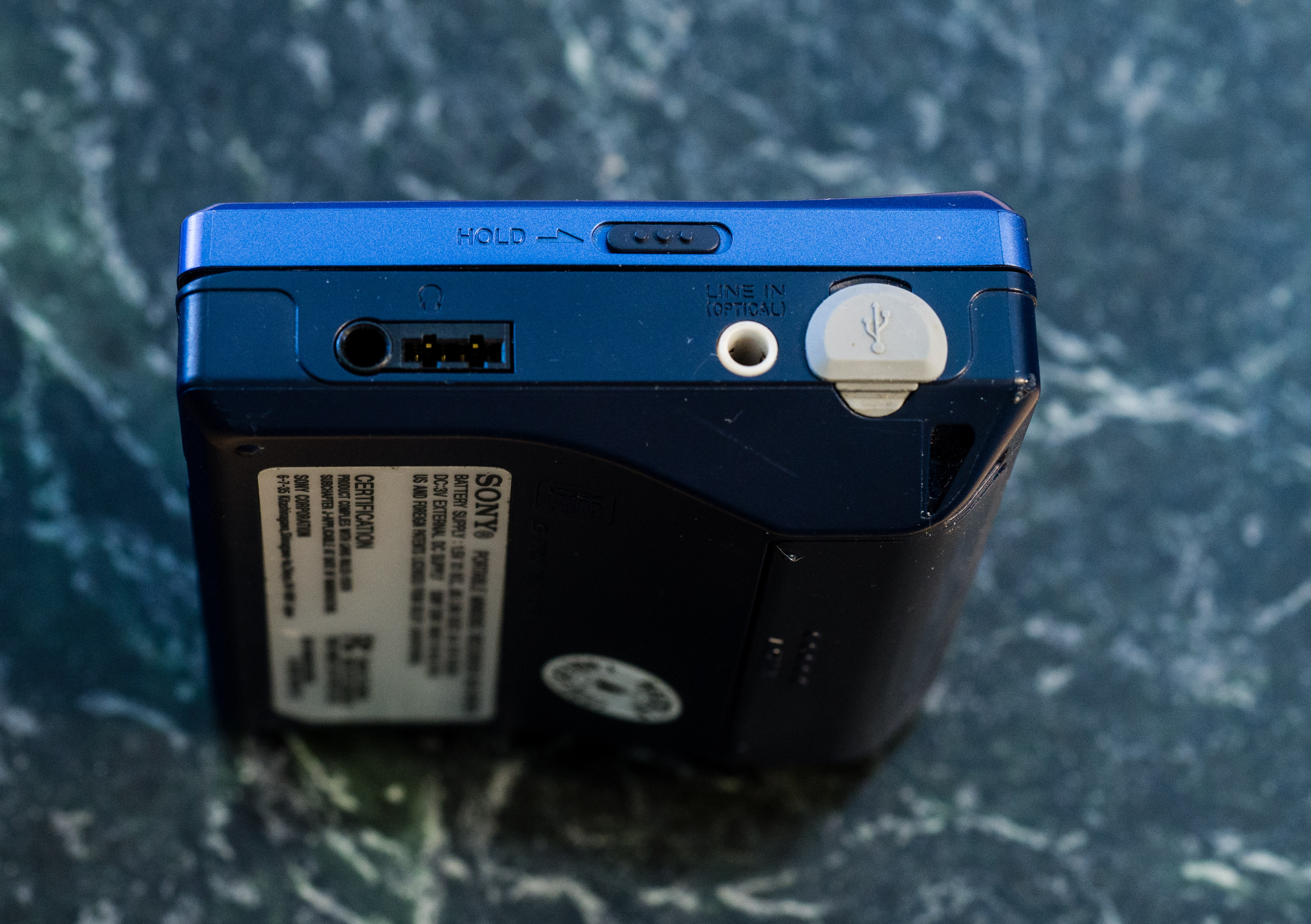 Sony MZ-NF610 Right Sony MZ-NF610 Right