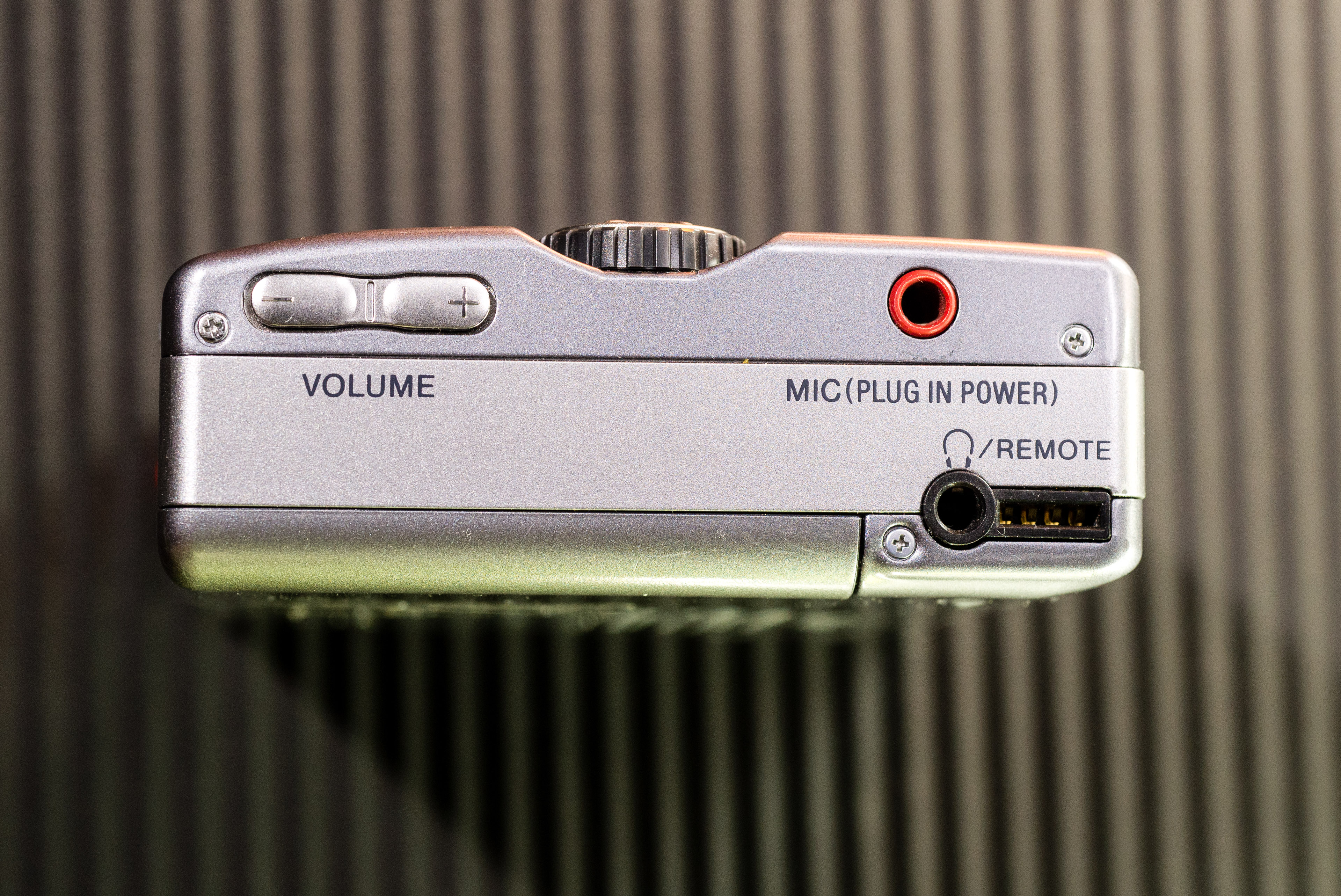 Sony MZ-R3 Right Sony MZ-R3 Right