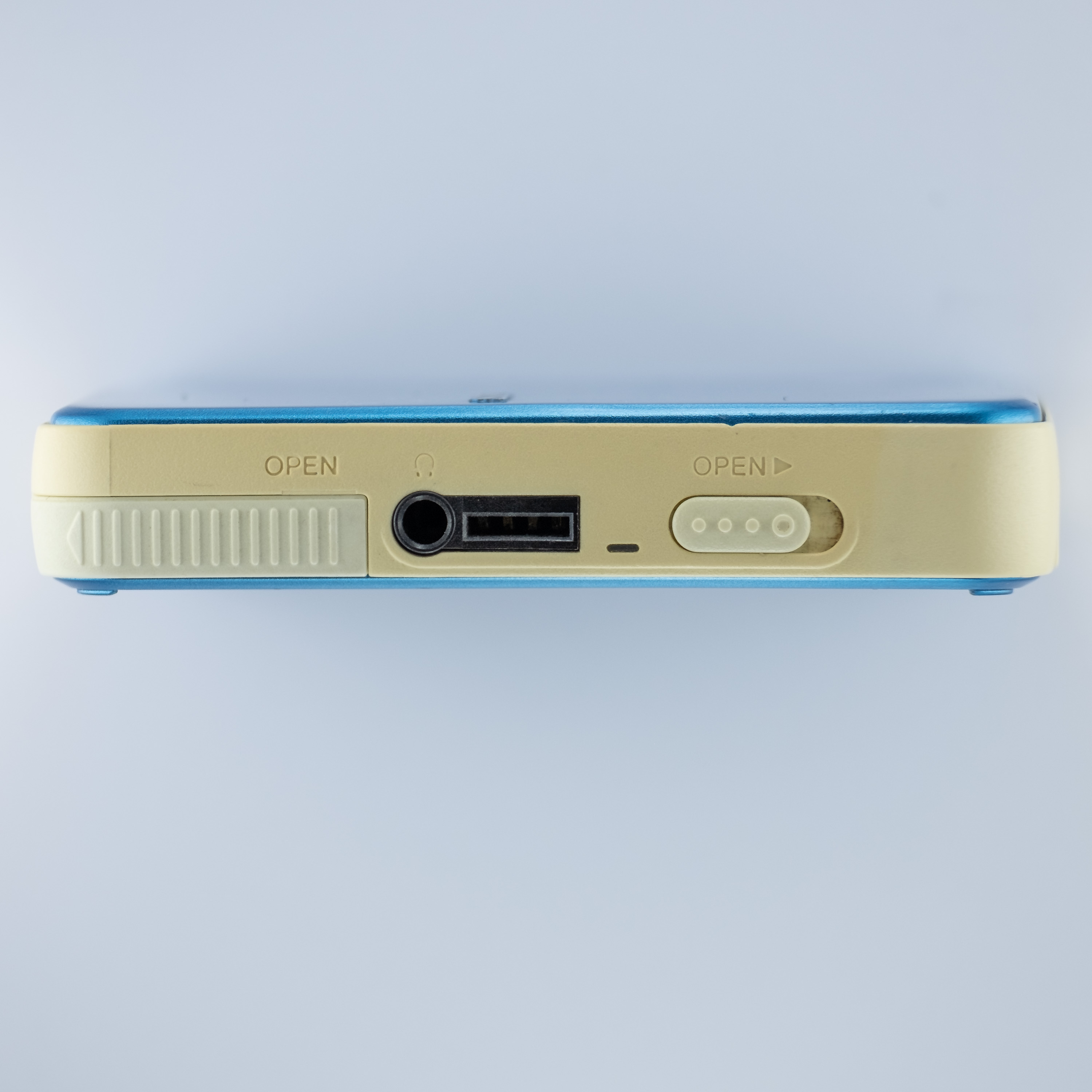 sony_mz_e630_blue_right.jpg sony_mz_e630_blue_right.jpg
