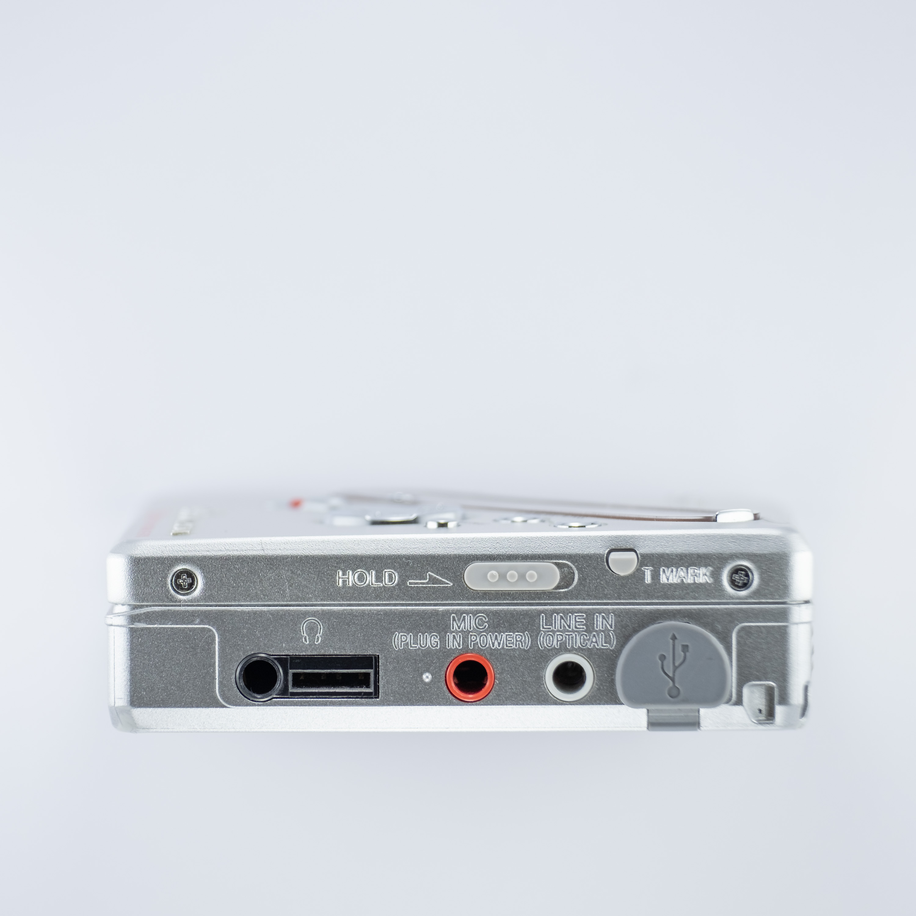 sony_mz_n710_silver_right.jpg sony_mz_n710_silver_right.jpg