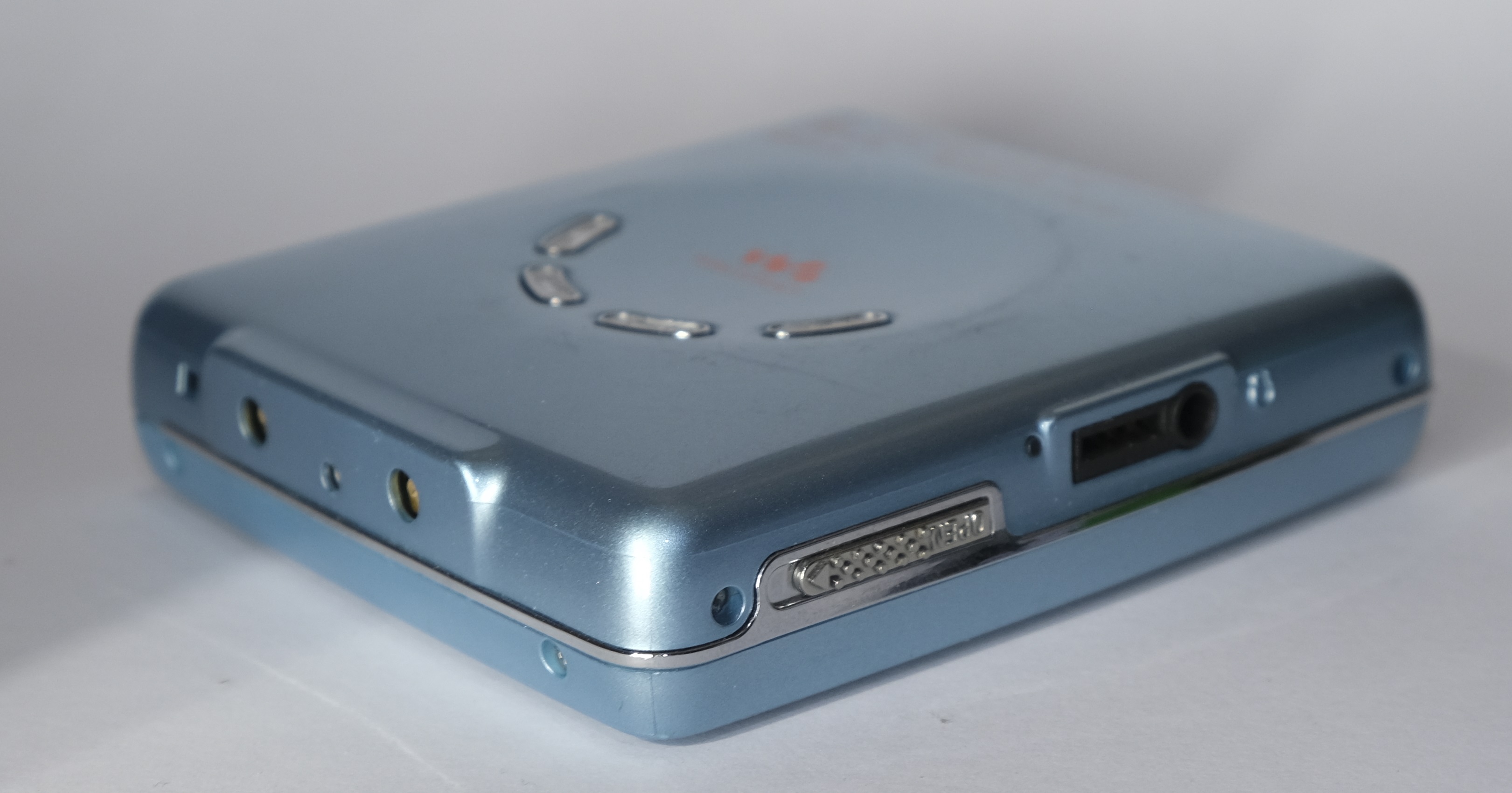 sony_mz_eh50_blue_side2.jpg sony_mz_eh50_blue_side2.jpg