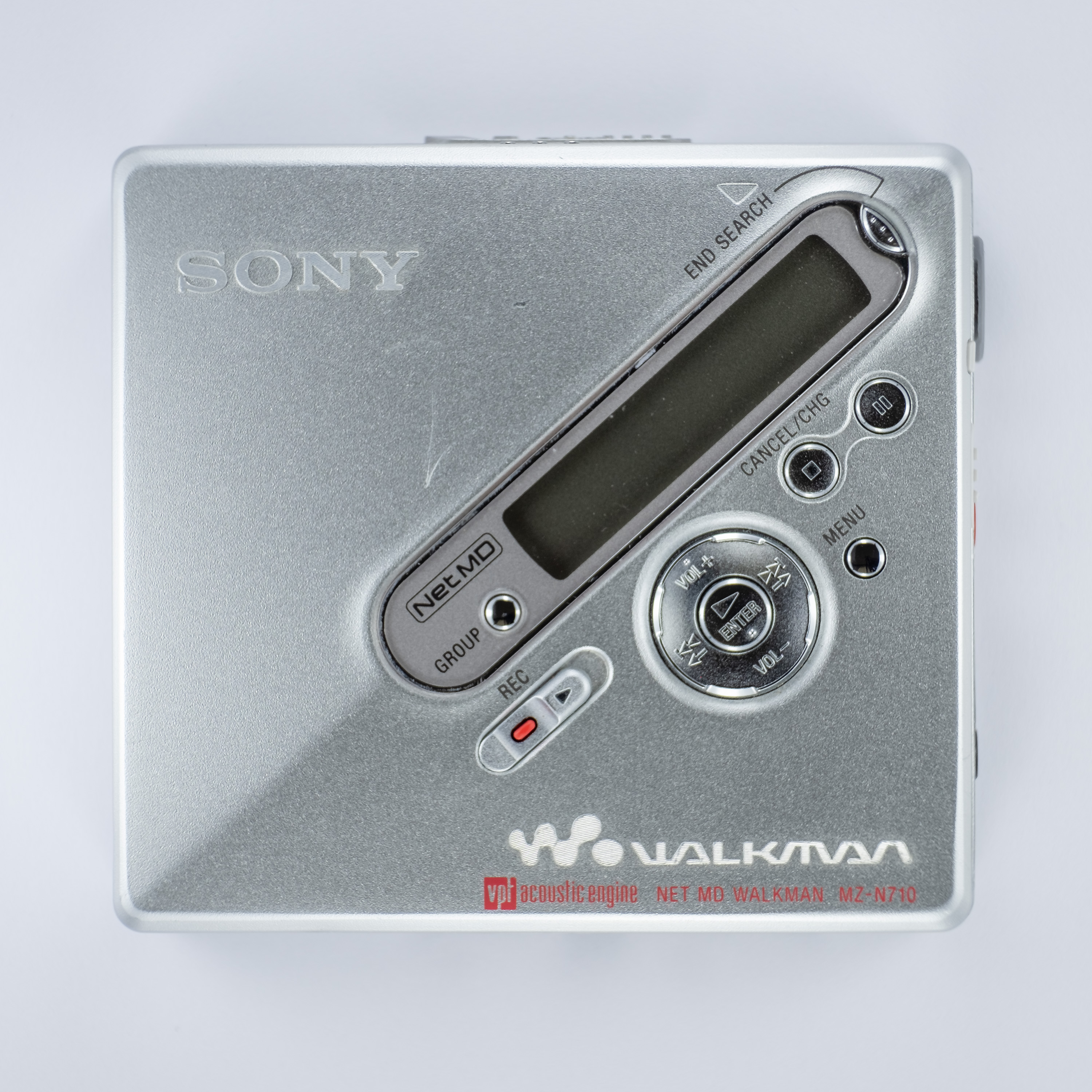 sony_mz_n710_silver_top.jpg sony_mz_n710_silver_top.jpg
