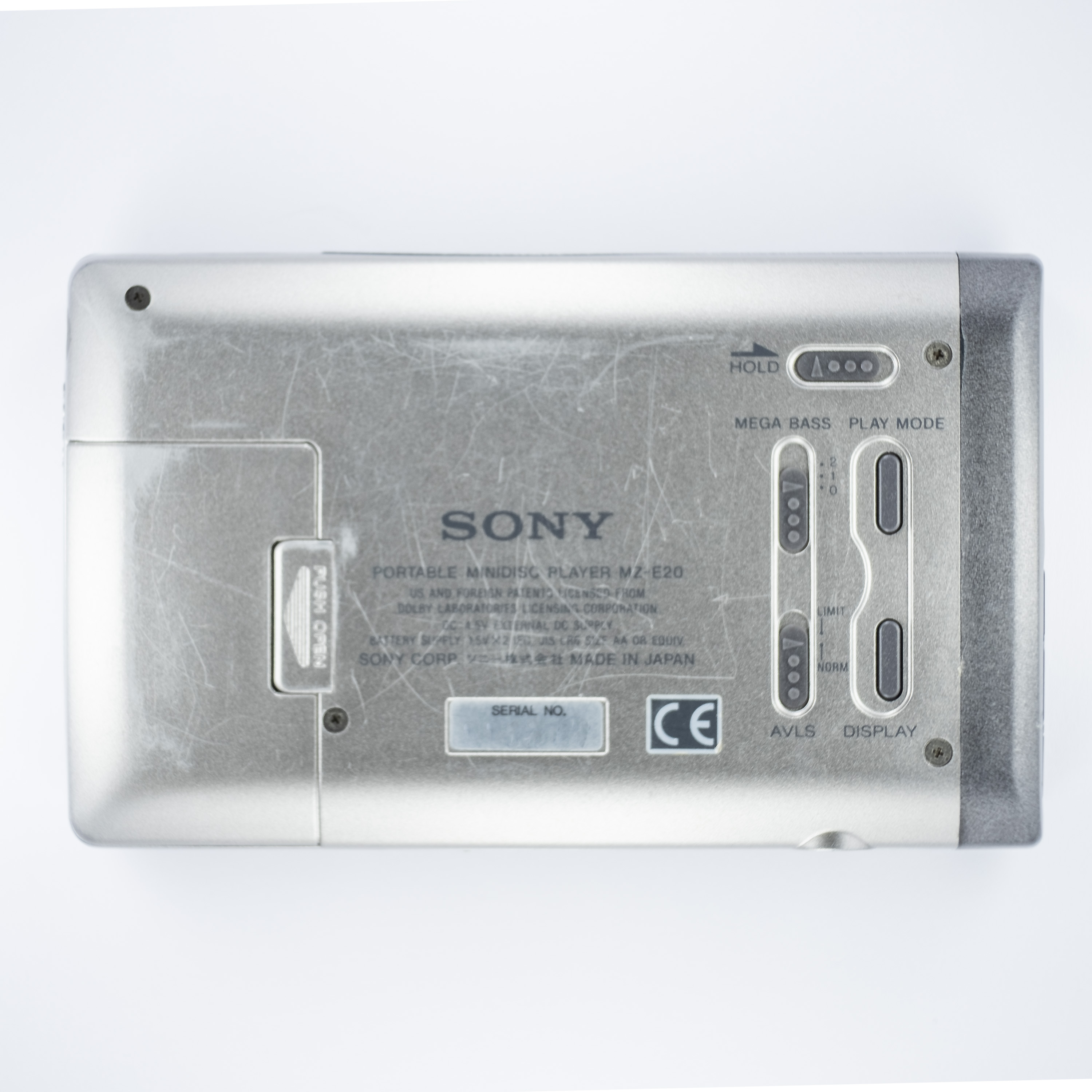 sony_mz_e20_bottom.jpg sony_mz_e20_bottom.jpg
