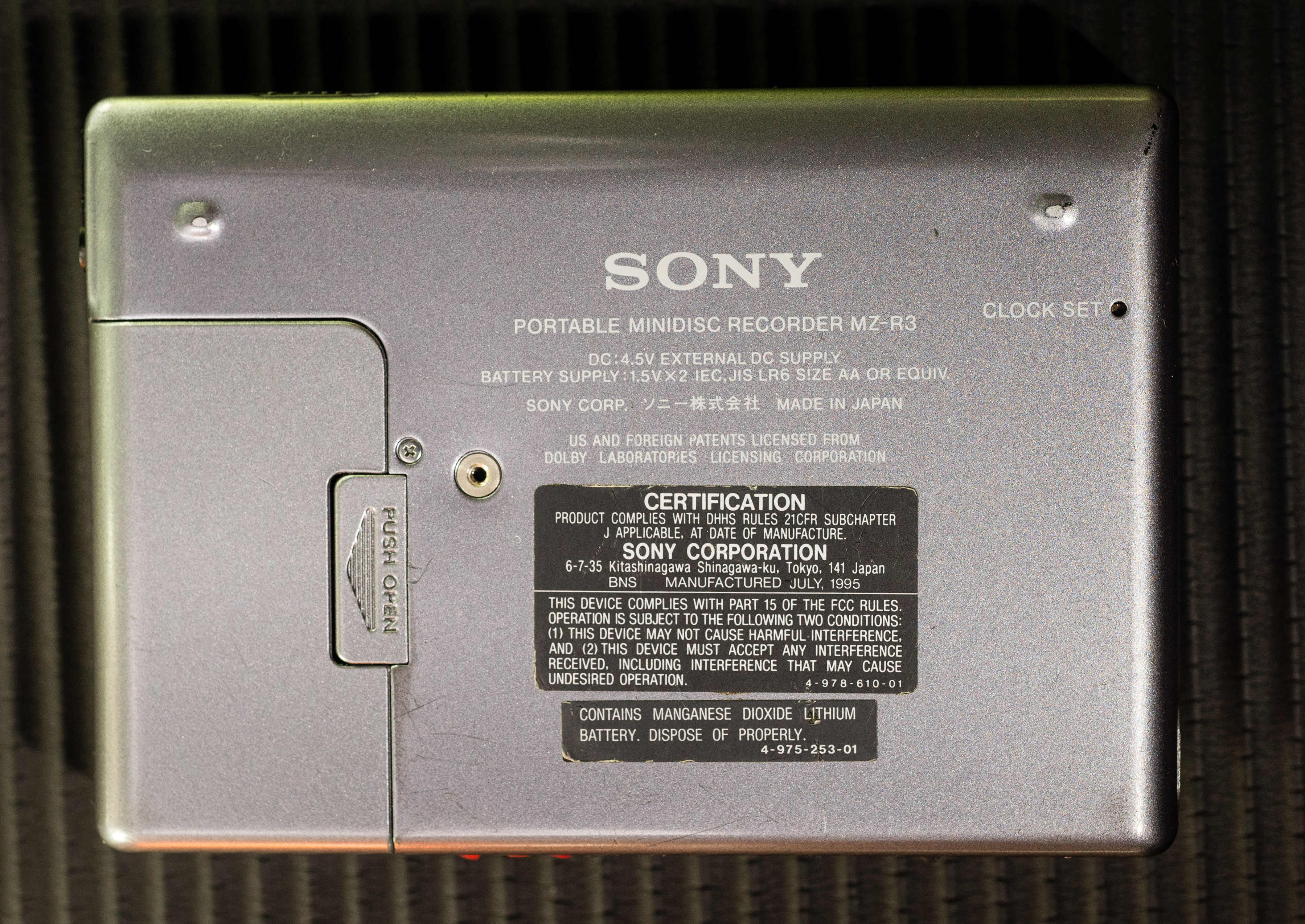 Sony MZ-R3 Bottom Sony MZ-R3 Bottom