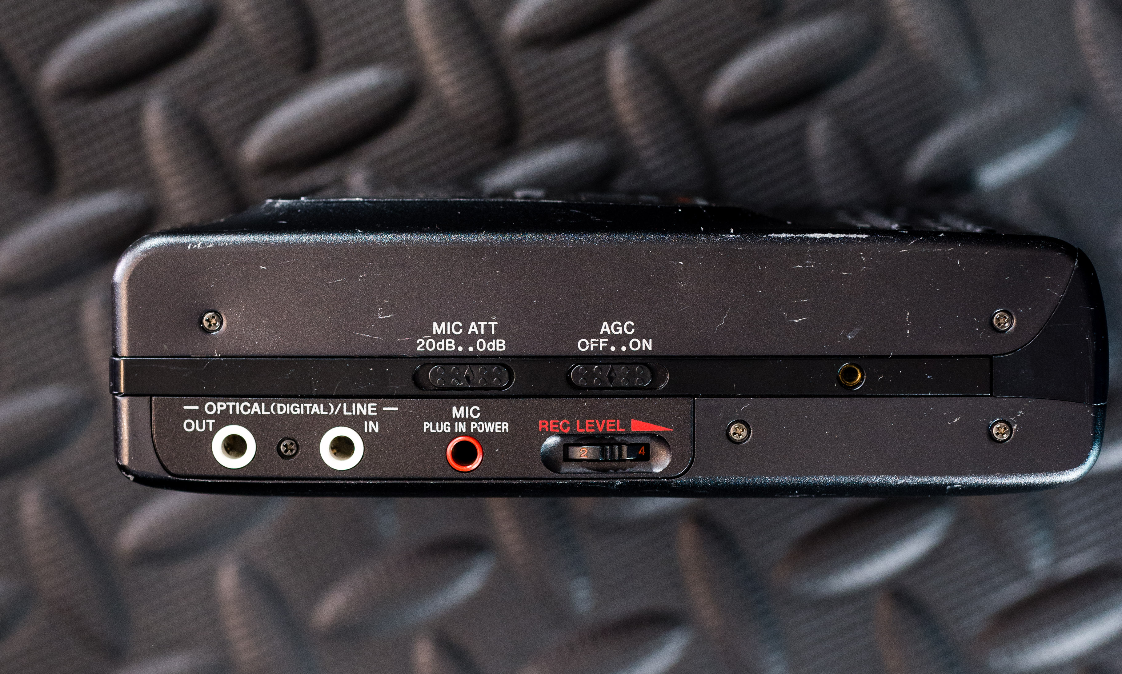 Sony MZ-1 Left Sony MZ-1 Left
