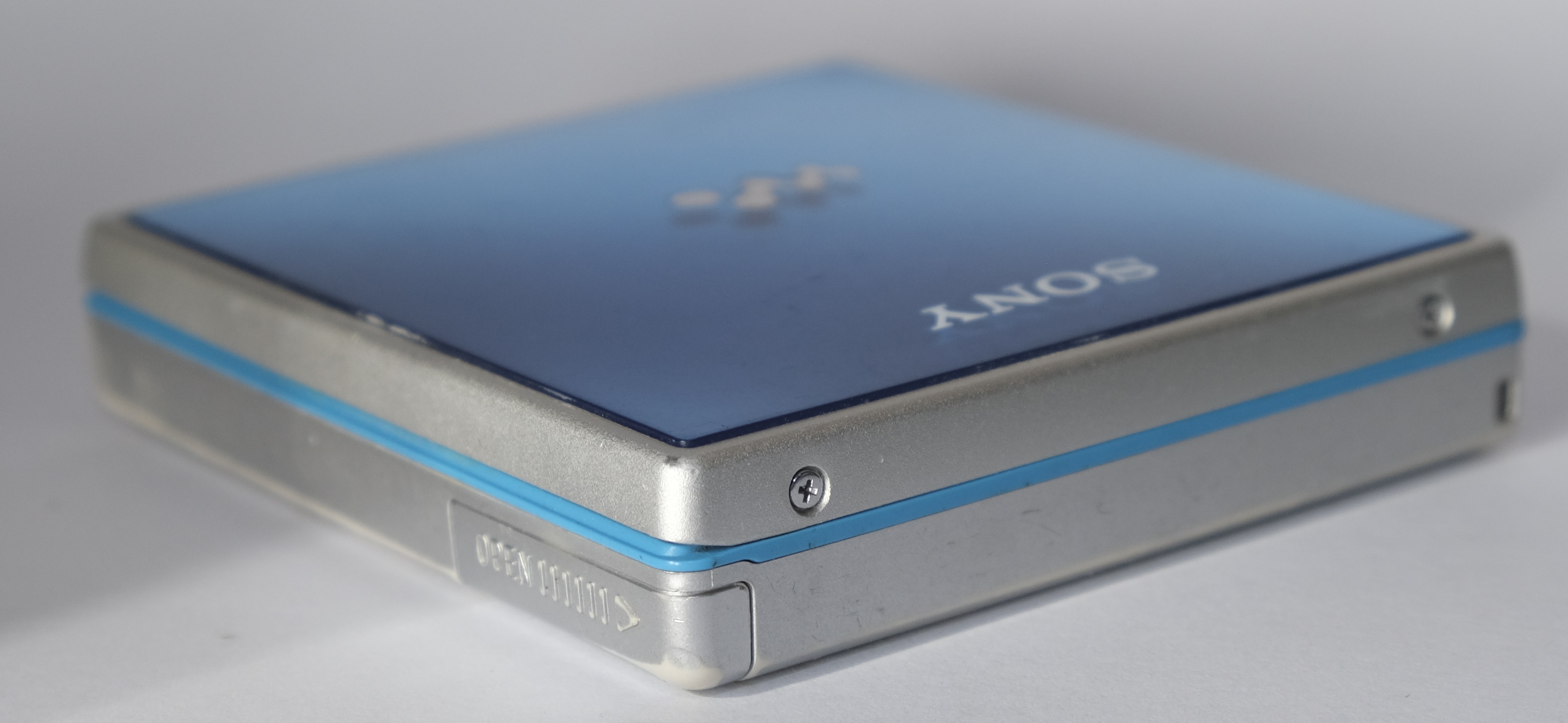 sony_mz_e620_blue_side2.jpg sony_mz_e620_blue_side2.jpg