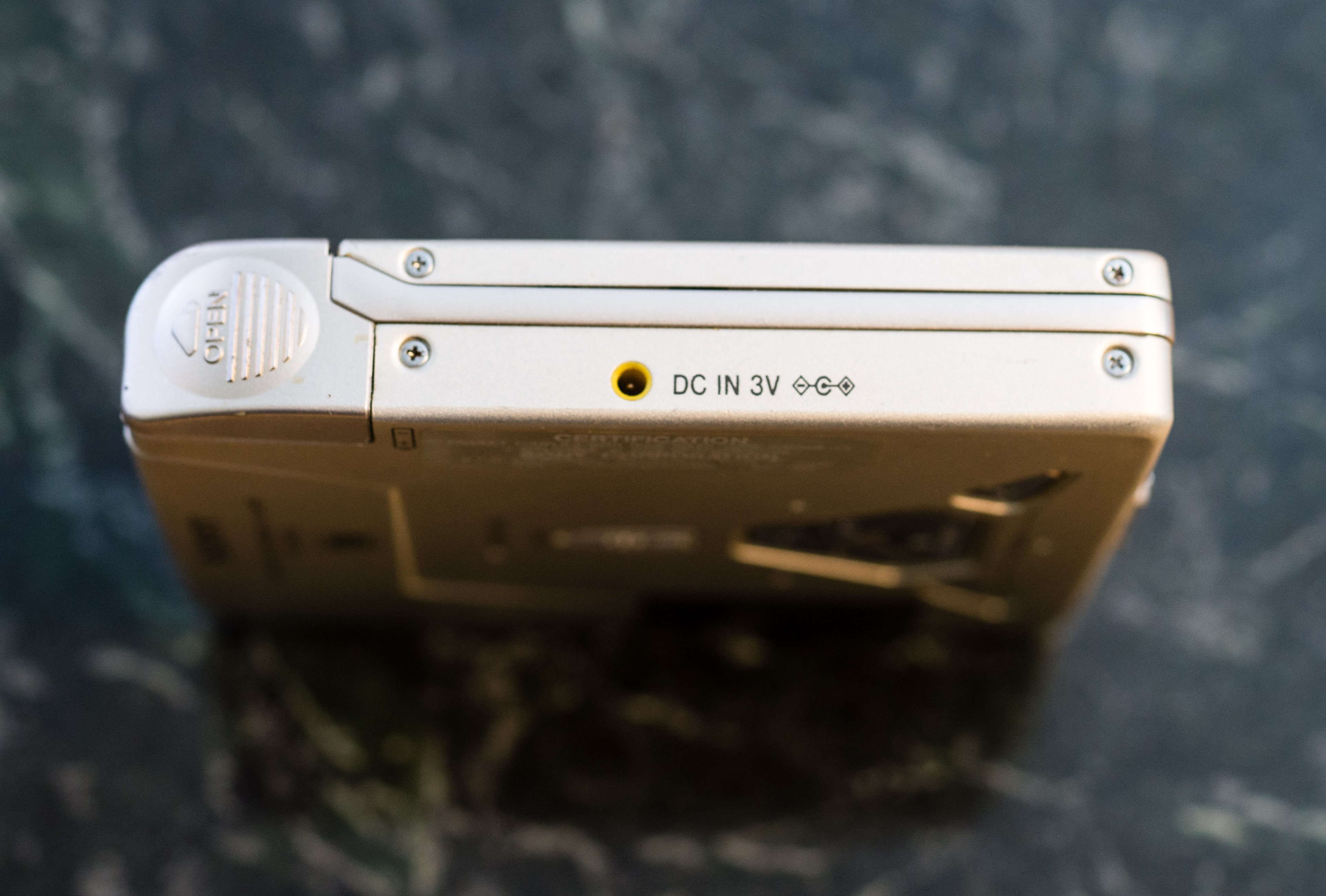 Sony MZ-E33 Left Sony MZ-E33 Left