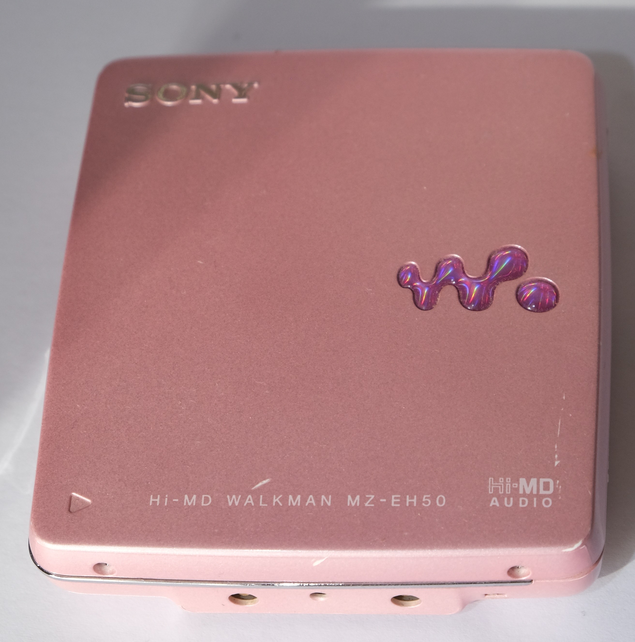 sony_mz_eh50_pink_top.jpg sony_mz_eh50_pink_top.jpg
