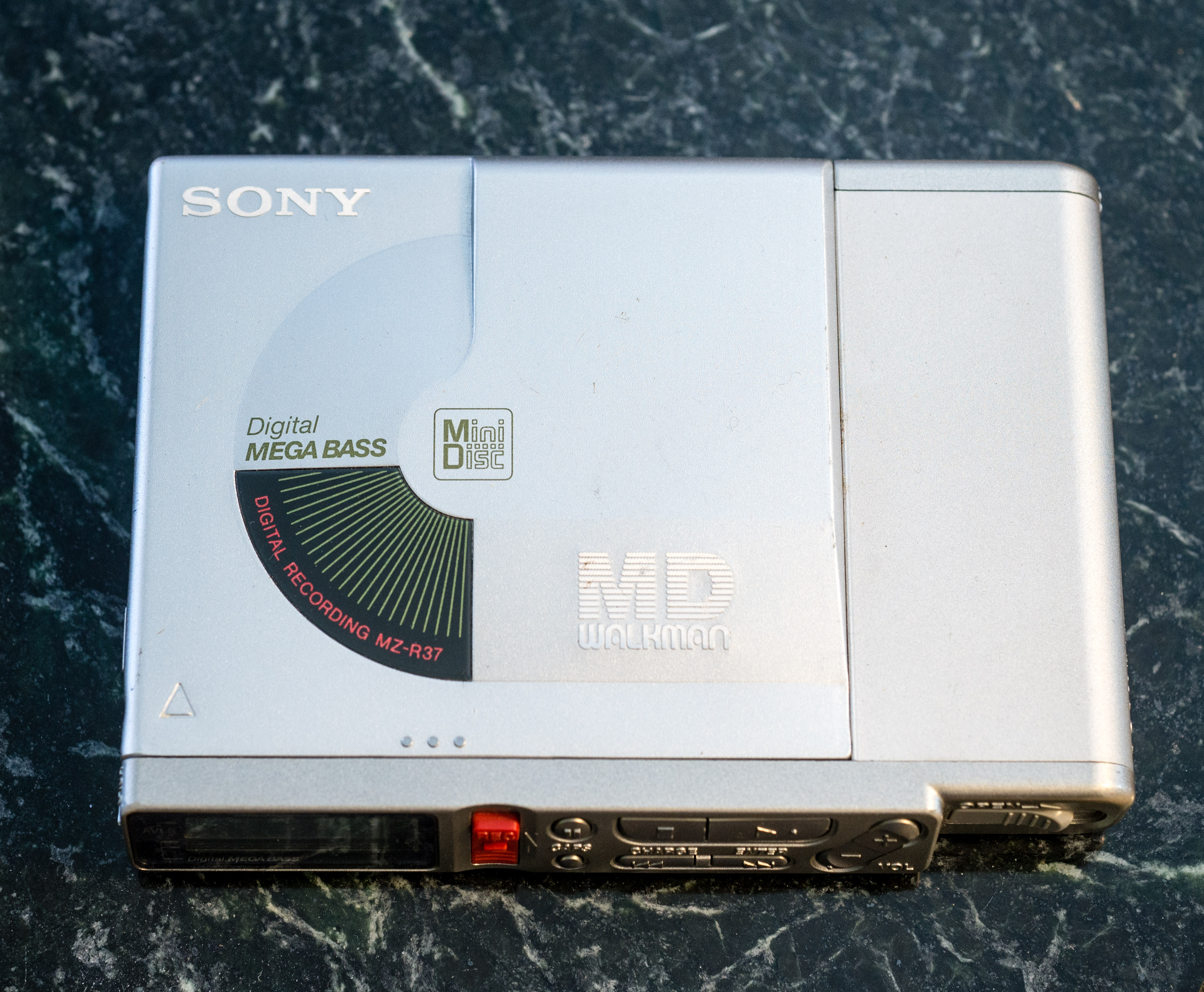 sony_mz-r37.jpg sony_mz-r37.jpg